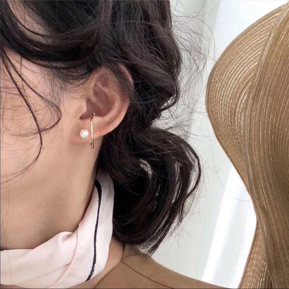 • Jo • Twist Pearl Geometric Earring Cuffs - Picture 2 of 5